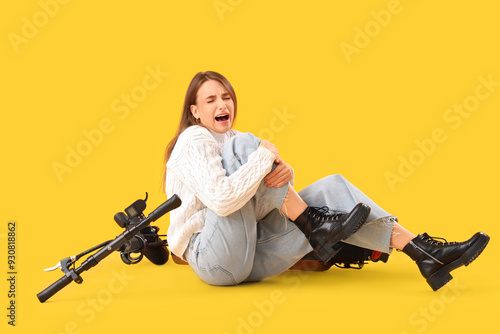 Young woman fell off electr...