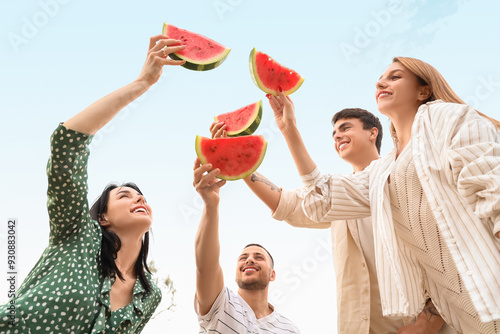 Young friends with slices o...