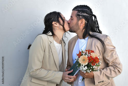 Pareja felizmente casados y enamorados