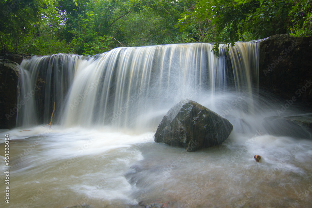 Obraz premium waterfall in the forest