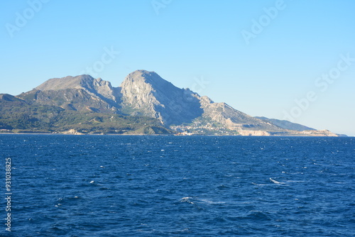 フェリーから見たモロッコのジャバルムーサ