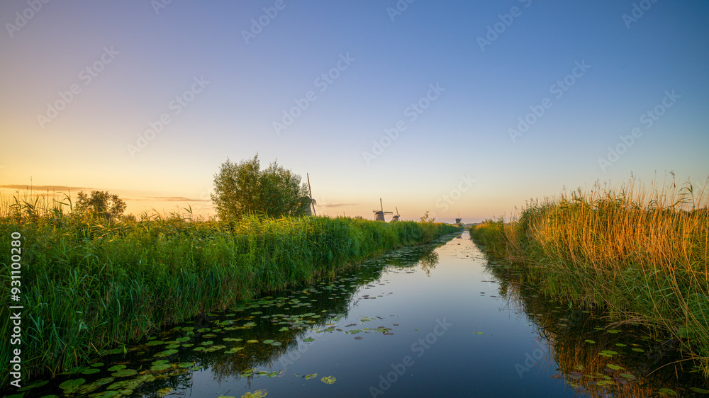 Fototapeta premium Kinderdijk - Windmühlen - Niederlande - Holland