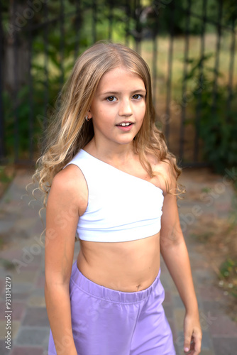 a girl with a white top that says she's wearing a white top .