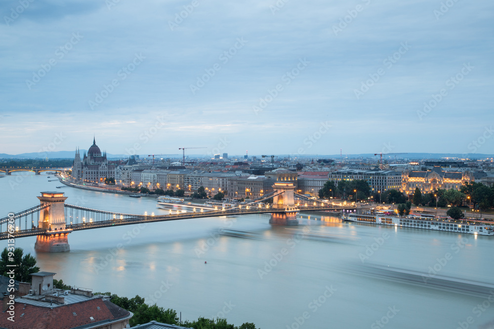Obraz premium panorama of Central Budapest in the evening, with Parliament and Chain Bridge