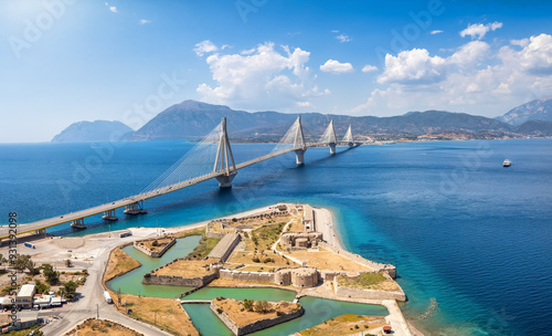 Фотография Aerial view of the big suspension bridge between Rio and Antirio with the frotre