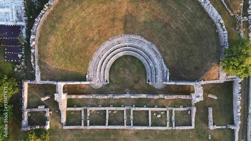 Il Teatro e il Tempio Italico, sito archeologico di Pietrabbondante, Isernia, Molise, Italia.
Ripresa aerea dell'area archeologica con i resti delle fortificazioni sannitiche photo