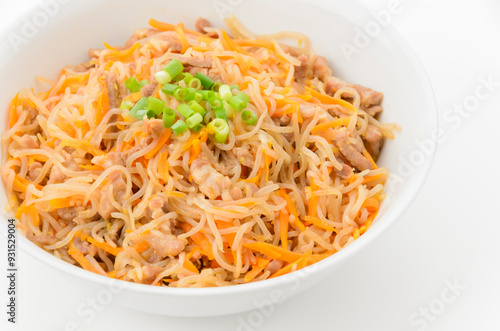 Obraz na płótnie 豚肉と糸コンニャクの炒め物 w salonie