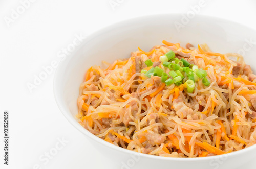 Obraz na płótnie 豚肉と糸コンニャクの炒め物 w salonie