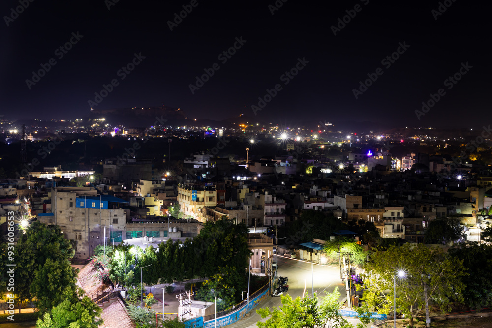 Fototapeta premium crowded city night light view from flat angle