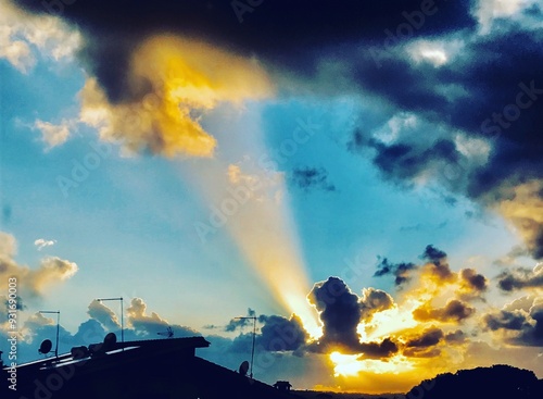 Wallpaper Mural Rays over the city Torontodigital.ca