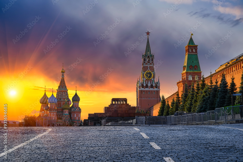 Obraz premium Saint Basil's Cathedral, Spasskaya Tower, Mausoleum, Moscow Kremlin and Red Square in Moscow, Russia. Architecture and landmarks of Moscow.