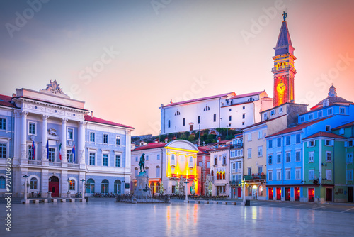 Obraz na płótnie Piran, Slovenia - Tartini Square morning lights w salonie