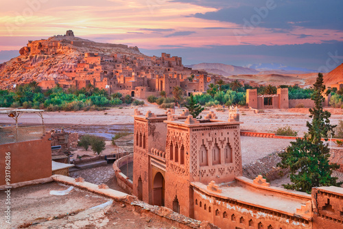 Obraz na płótnie Ait-Benhaddou, Morocco. Medieval clay fortified city in North Africa, Atlas Mountain range in the background. w salonie