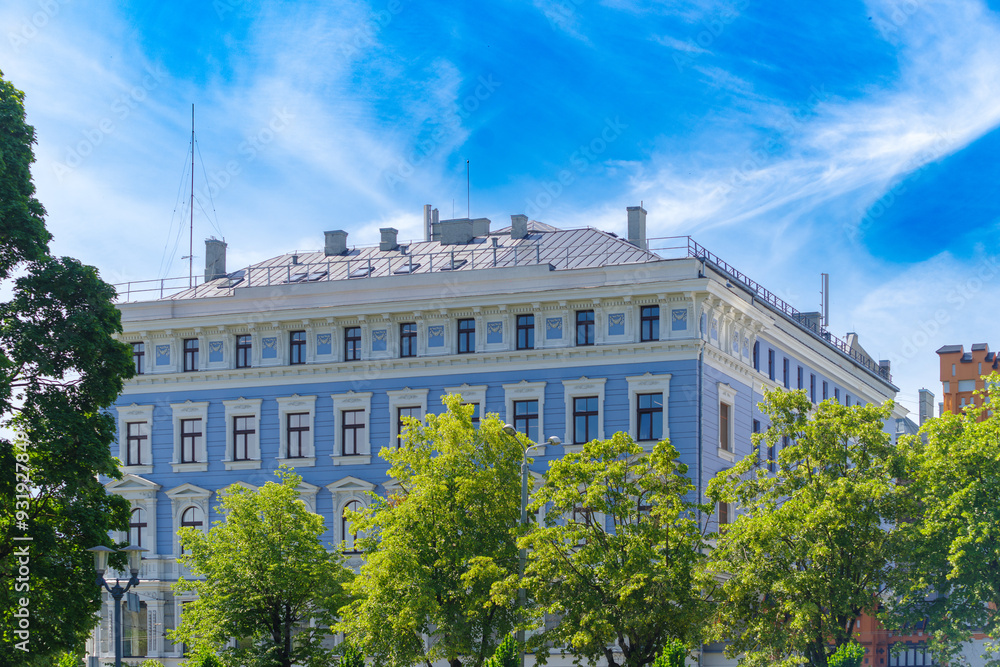 Obraz premium Blue apartment building