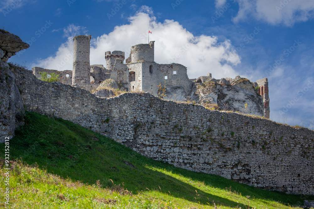 Ruins of 14th century medieval castle; Ogrodzieniec Castle, Ogrodzieniec; Podzamcze, Poland
