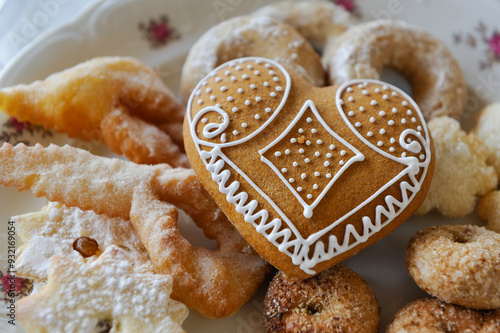 Heart shaped ginger-bread, tavern Zbondini, village of Velo Grablje, Hvar island, Croatia, Southeast Europe