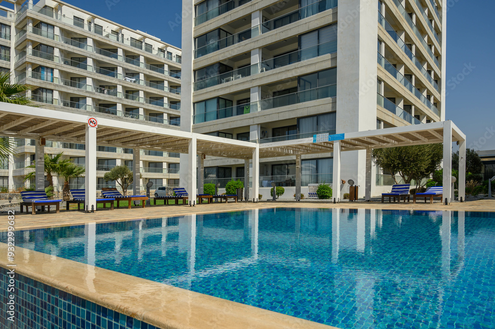 Fototapeta premium Modern house with infinity pool