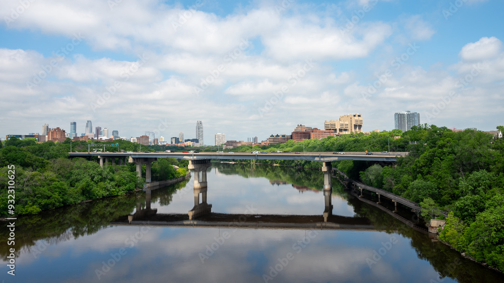 Fototapeta premium View of Downtown Minneapolis and University of Minnesota Buildings Over the Mississippi River