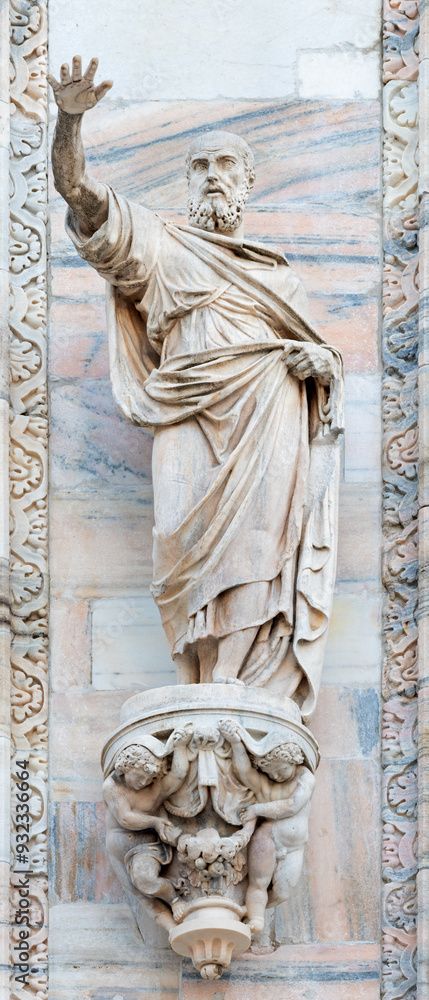 Fototapeta premium Milan - The apostle statue from west facade of Duomo cathedral from 19. cent.