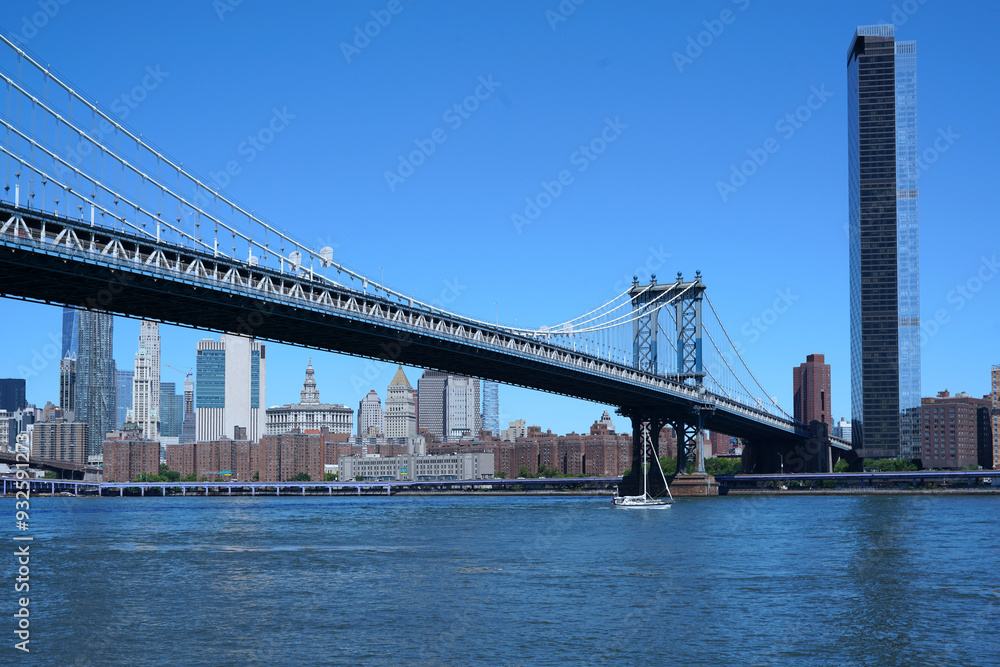 Naklejka premium New York City, view of Manhattan Bridge across the East River from Brooklyn