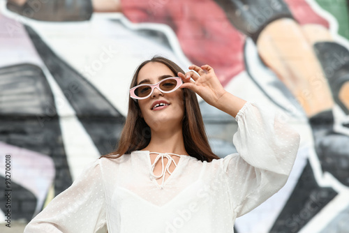 Beautiful young woman in dr...