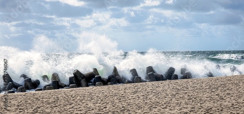 Obraz na płótnie Coastal protection during storms by the tetrapods on the island of Sylt w salonie