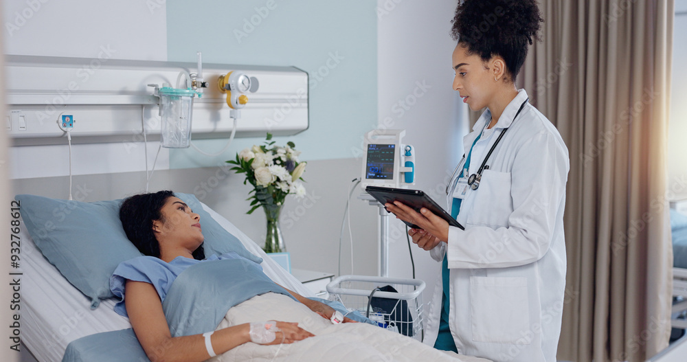 Obraz premium Tablet, bed and doctor with patient in hospital for healthcare, consultation or medical service. Digital technology, discussion and cardiology surgeon with woman for postoperative checkup in clinic.