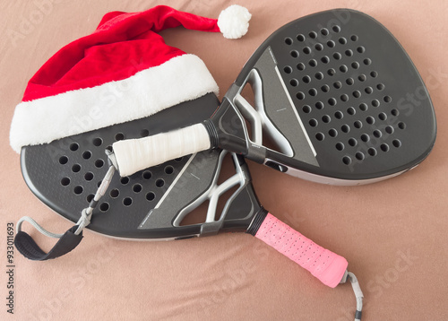 Принти на полотні padel racket and santa hat