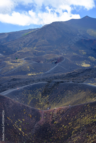 Senderismo en el Monte Etna: el Parque y el Valle del Bove, Sicilia, Italia.