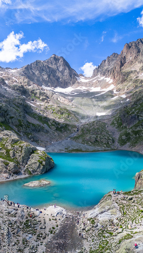 Le lac blanc dans la vallée de Chamonix vers le Mont Blanc