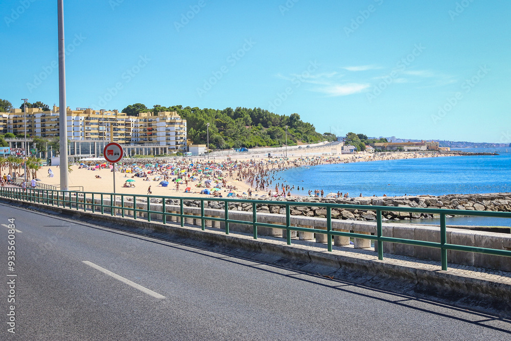 Oeiras em dias de Verão, vista parcial da Praia de Santo Amaro. Oeiras em dias de Verão, vista parcial da Praia de Santo Amaro.