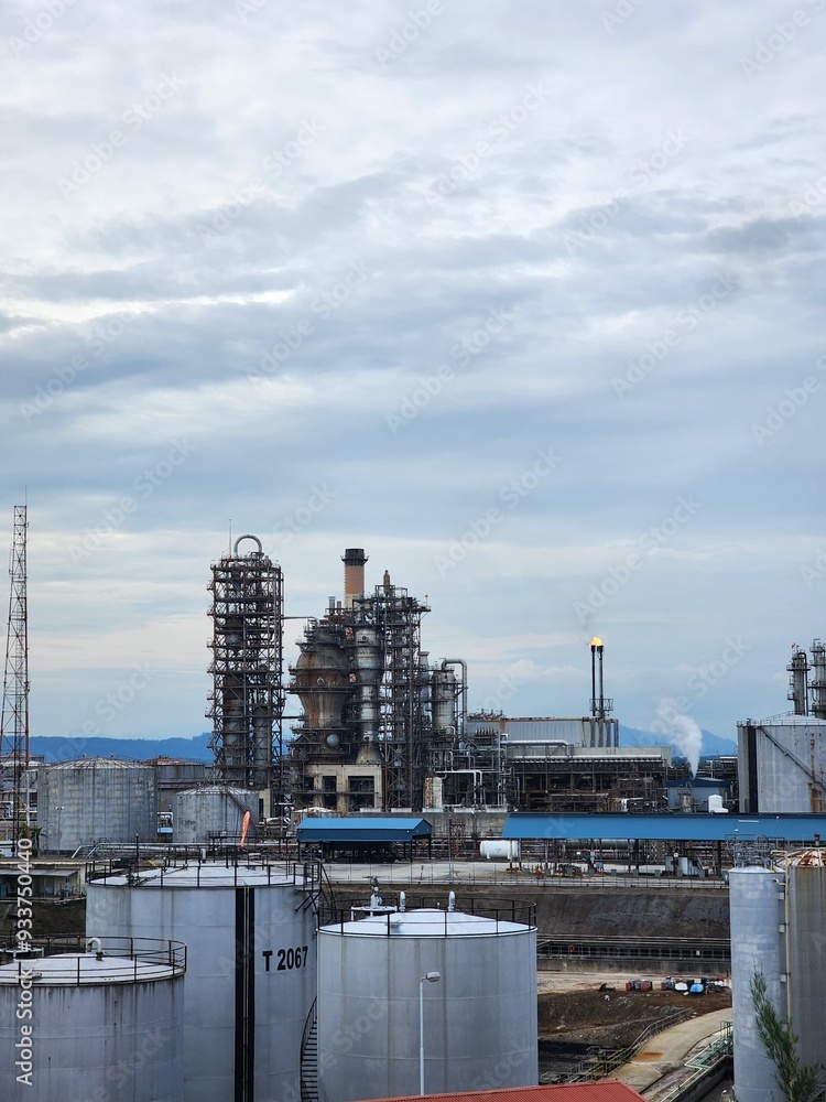 Obraz premium oil refinery plant