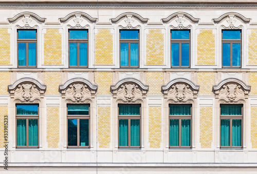 Obraz na płótnie Facade of an old historical building in Budapest w salonie