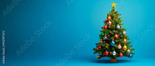 árbol de Navidad, adornado, decoraciones coloridas, fondo azul oscuro, luces bokeh, resplandor suave, espacio para texto, plantilla, tarjeta de Navidad, postal, alta resolución, detallado, fotorealist