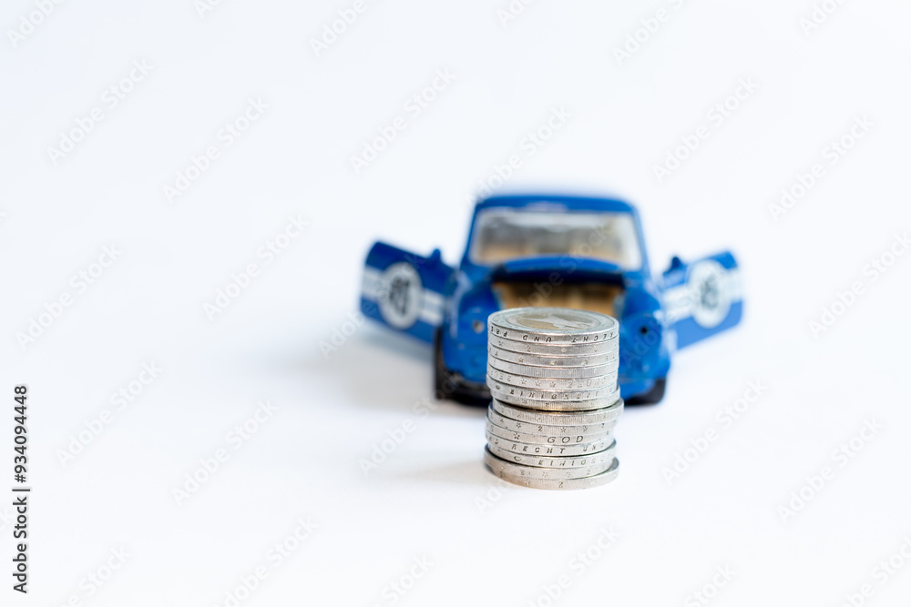 Φωτογραφία Toy car and coins. Rising prices for old cars in Ukraine