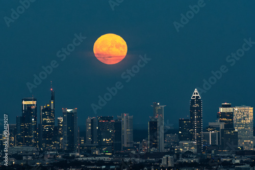 Super Moon over Frankfurt; Vollmond über Frankfurt