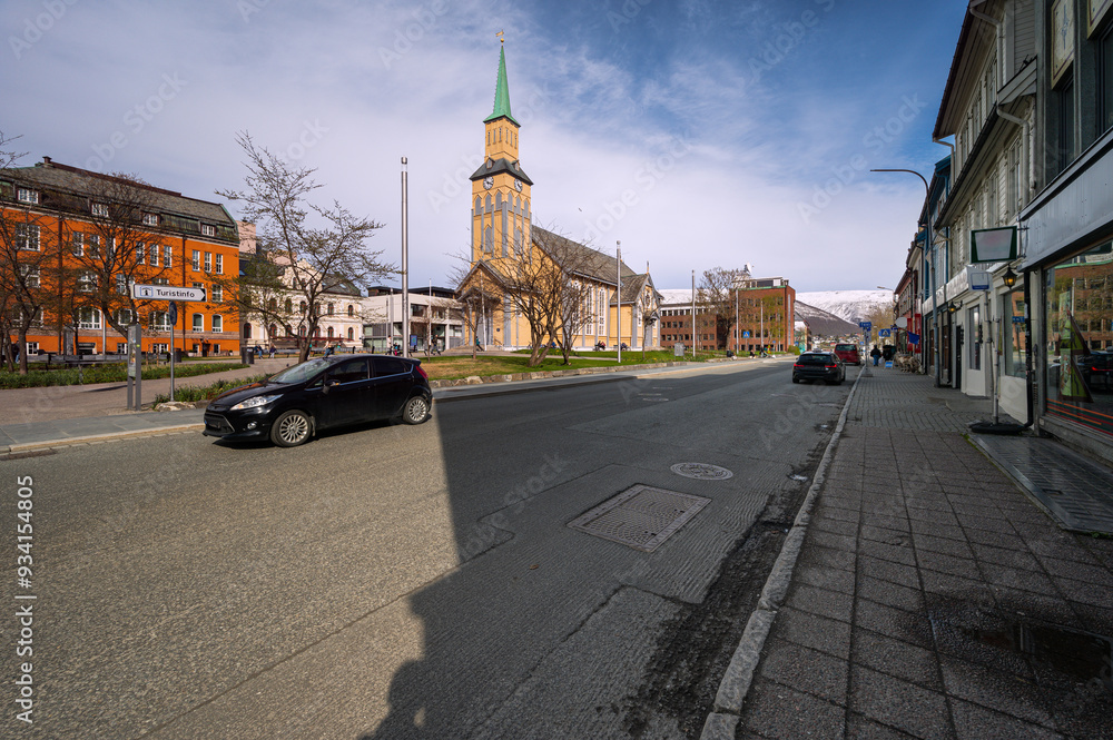 Obraz premium tromsoe, norway: old church in downtown