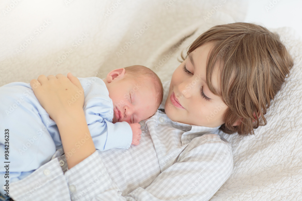 Siblings meet newborn baby Siblings meet newborn baby