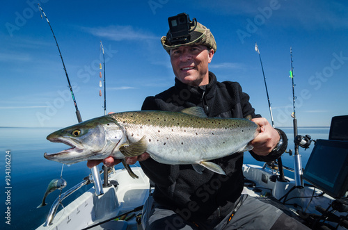 Lake trout on a sharpshooting fishing method