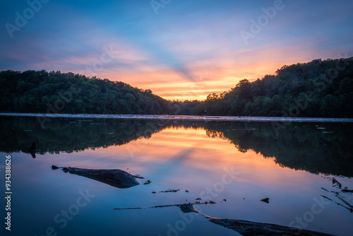 Fototapeta Naklejka Na Ścianę i Meble -  beautiful sunset over doe run lake kentucky