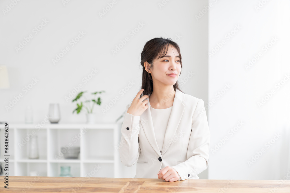 笑顔の女性　ビジネス