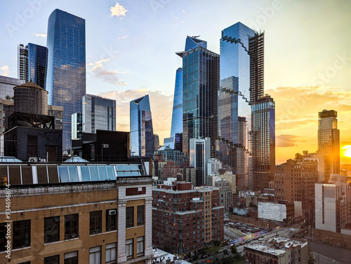 Obraz na płótnie New York City - glass skyscrapers in Hudson Yards with sunlight shining in the skyline background w salonie