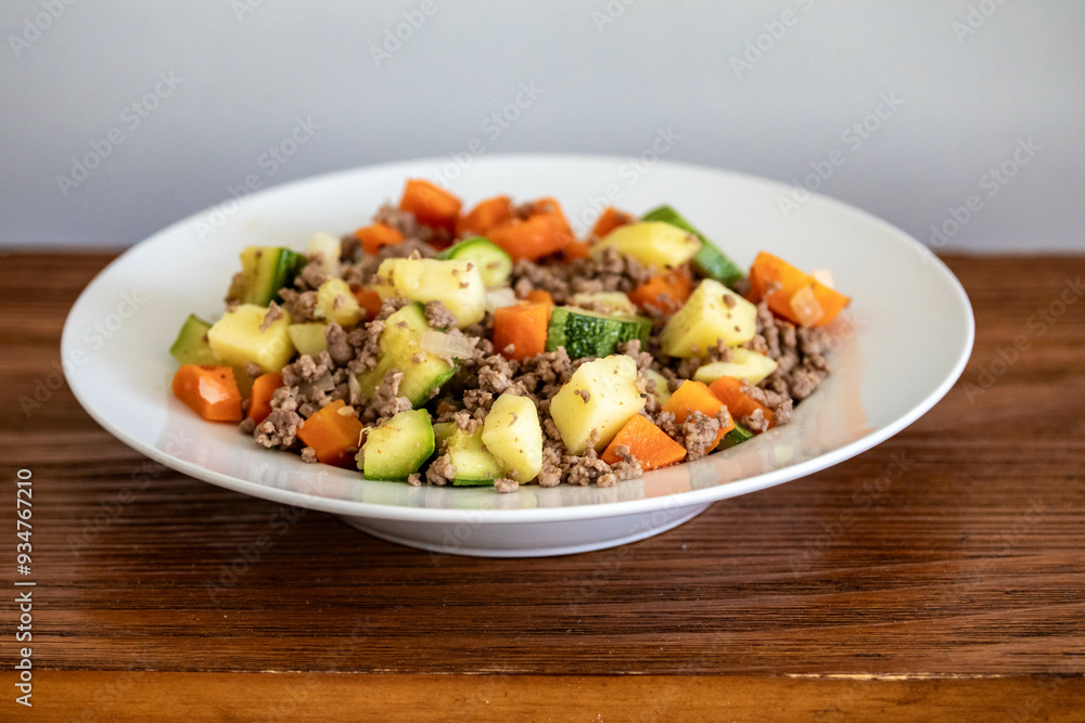 Hearty and nutritious food, ground beef with vegetables. Real low carb food Hearty and nutritious food, ground beef with vegetables. Real low carb food
