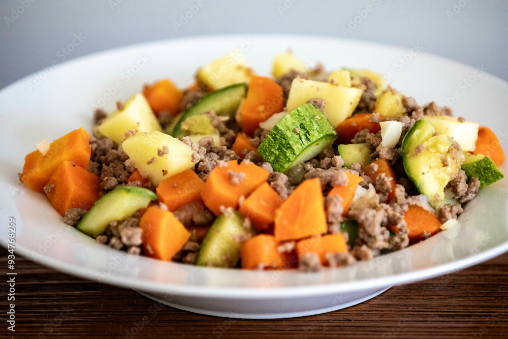 Hearty and nutritious food, ground beef with vegetables. Real low carb food Hearty and nutritious food, ground beef with vegetables. Real low carb food