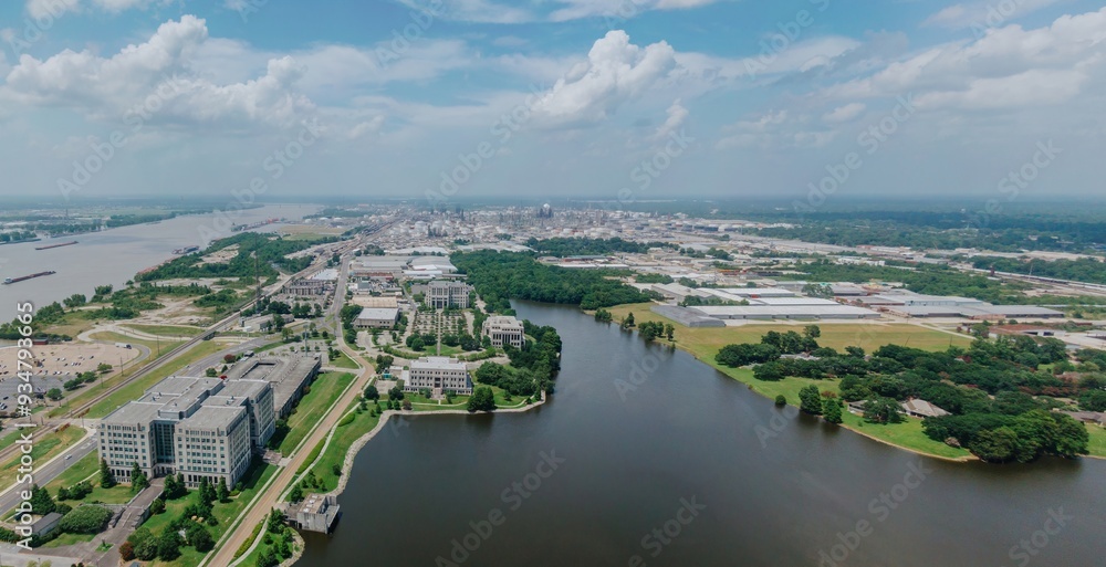 Fototapeta premium Capitol Lake and the Mississippi River, Baton Rouge, Louisiana, USA.