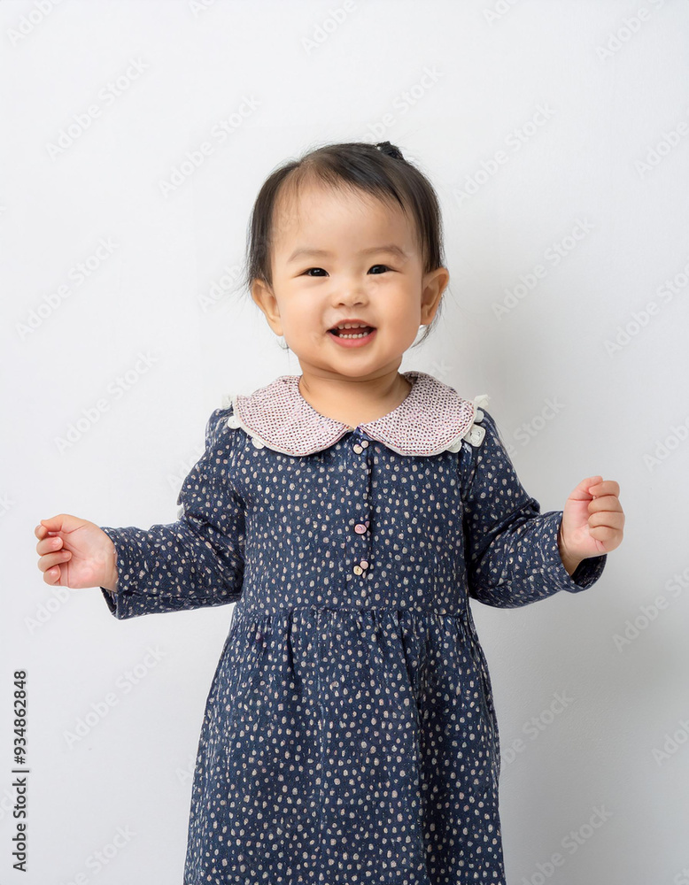 Asian children huddled in joy and had some injuries Asian children huddled in joy and had some injuries