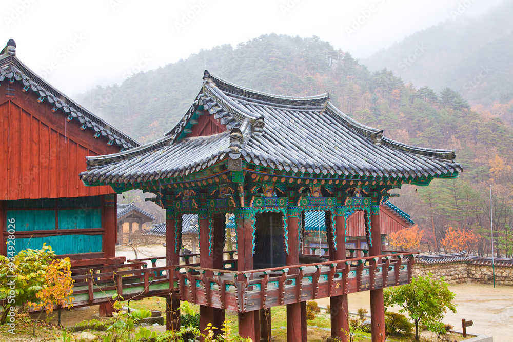 Temple at Seoraksan national park, South Korea. Temple at Seoraksan national park, South Korea.