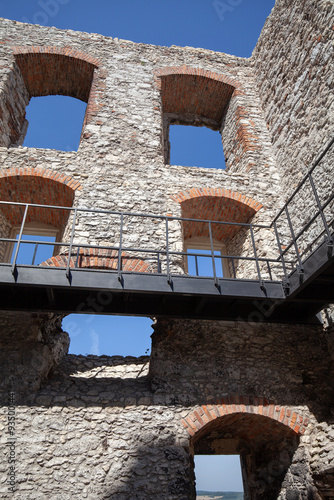 Obraz na płótnie Ruins of 14th century medieval castle; Ogrodzieniec Castle, Ogrodzieniec; Podzamcze, Poland w salonie