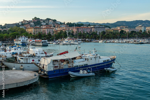 Coucher de soleil dans le port de La Spezia en Italie