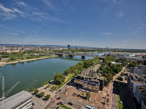 Blick auf den Rhein zwischen Ludwigshafen und Mannheim photo